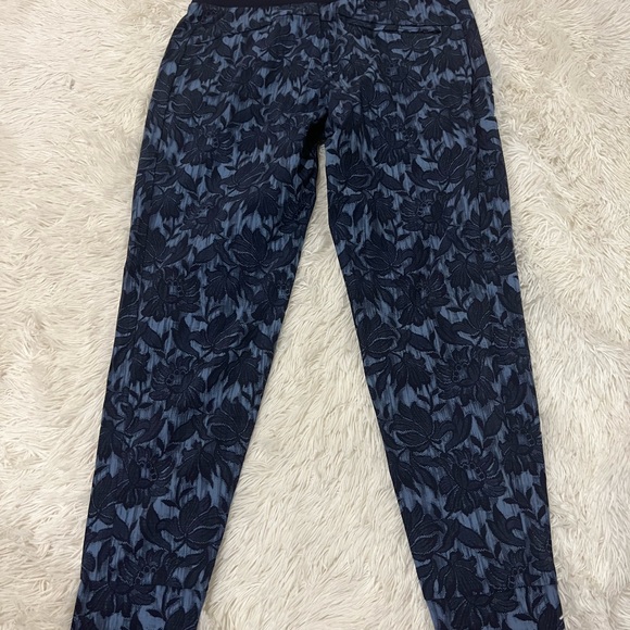 Athleta Floral Trekkie North Printed Jogger Pants Ethereal Bloom Cott - size 6 - Picture 8 of 9